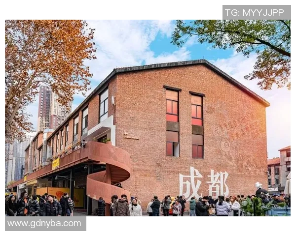 在“成都墙”和市民商讨 丁俊晖惊喜现身东郊回忆